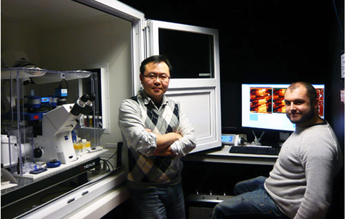 Dr Luning Liu with his JPK NNanoWizard® system at the University of Liverpool