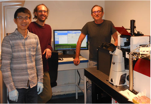 The JPK NanoTracker 2 in the lab of Mauro Modesti with Hongshan Zhang and Davide Normanno