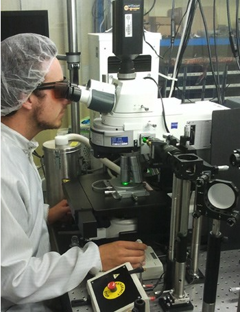 Emmanuel Guillerm using the Linkam THMS600 stage in his PhD studies is paleothermometry
