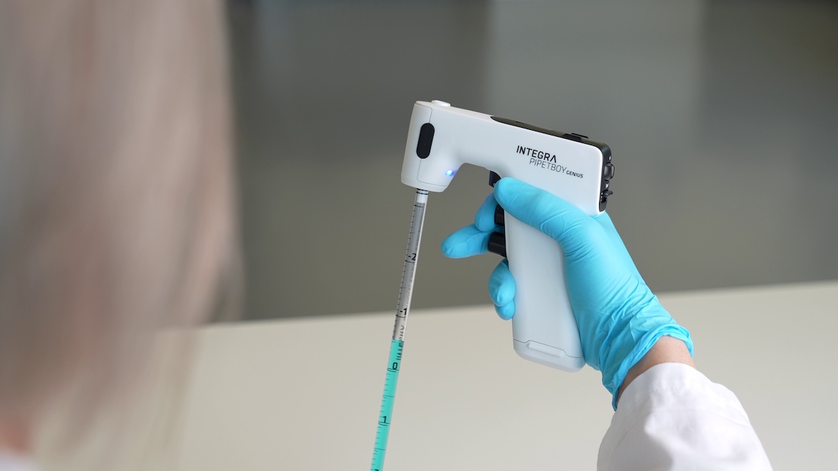 integras-pipetboy-genius-provides-superior-ergonomics
