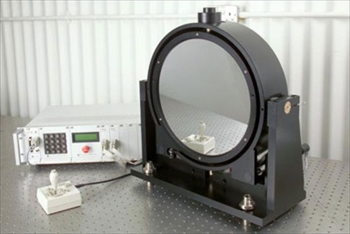Optical Surfaces Ltd, through its local distributor Jeewoo Photonics Ltd.**, has been selected to supply a  mounted 600mm diameter off-axis parabolic mirror to the Samsung Thales R&D Center (Gyeonggi-do, South Korea).    The high precision (surface accuracy lambda / 20) off-axis parabolic mirror will be used by Samsung's optical system design team as a universal collimator system for testing of large visible and IR optics being developed for use in the next generation of the company's thermal imaging and electro optical systems.  MoonWhe Hur, product specialist at Jaewoo Photonics commented 